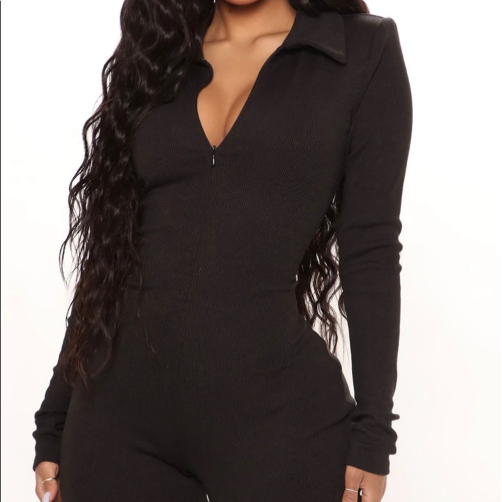 SOLD OUT ribbed jumpsuit zip up flare bodysuit 🔥